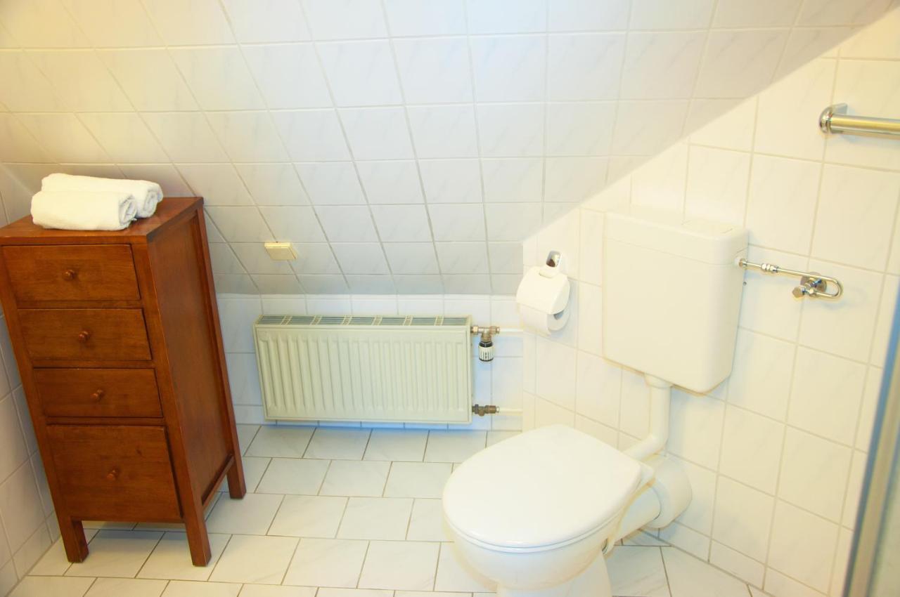 Wg Bernstein - Reetdachhaus - Ruhe Und Seeblick Sellin  Exterior foto