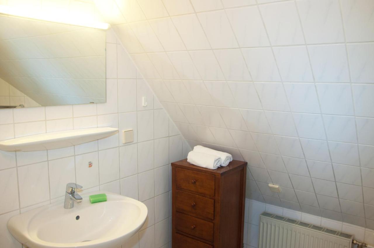 Wg Bernstein - Reetdachhaus - Ruhe Und Seeblick Sellin  Exterior foto