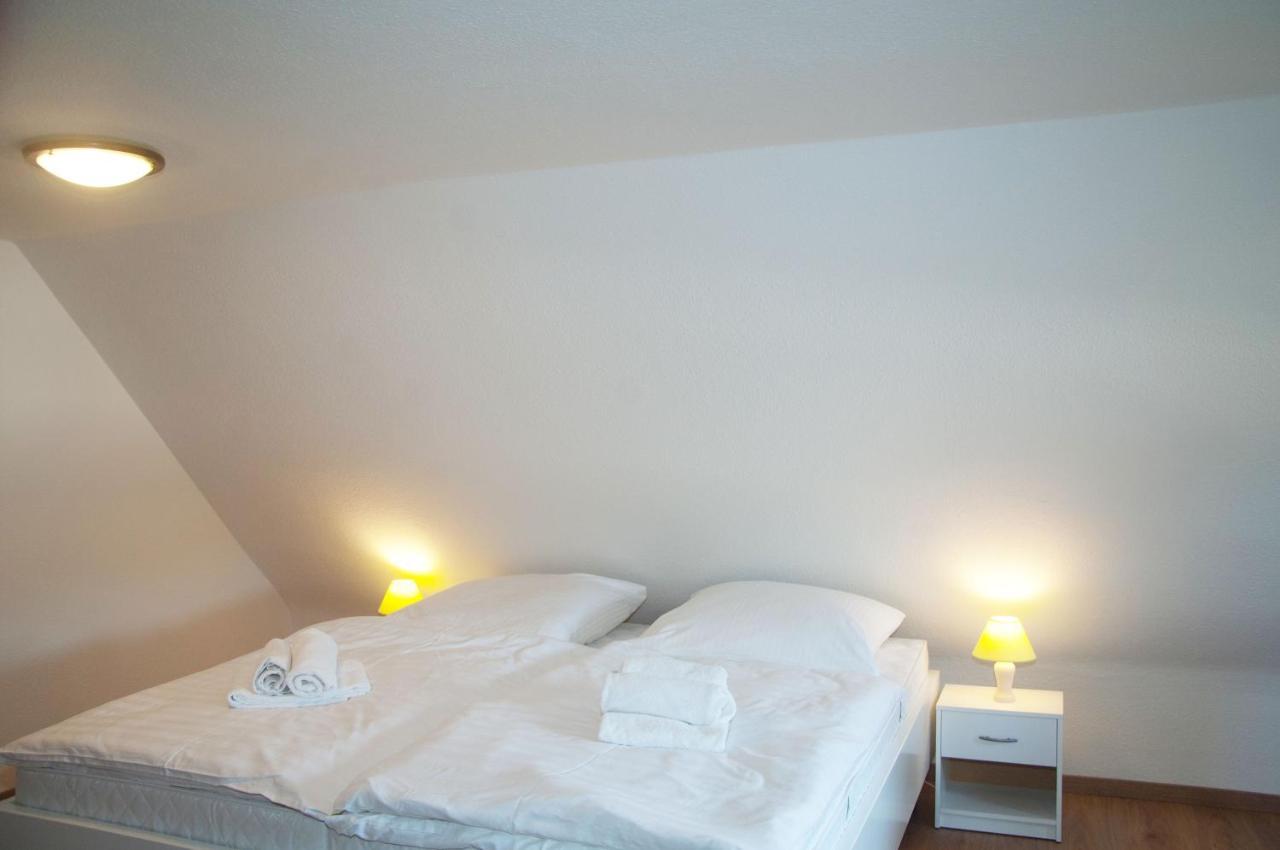 Wg Bernstein - Reetdachhaus - Ruhe Und Seeblick Sellin  Exterior foto