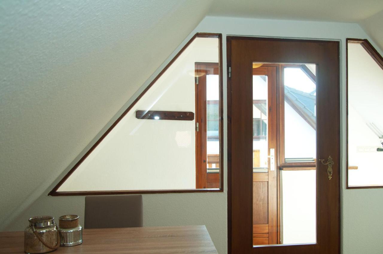 Wg Bernstein - Reetdachhaus - Ruhe Und Seeblick Sellin  Exterior foto
