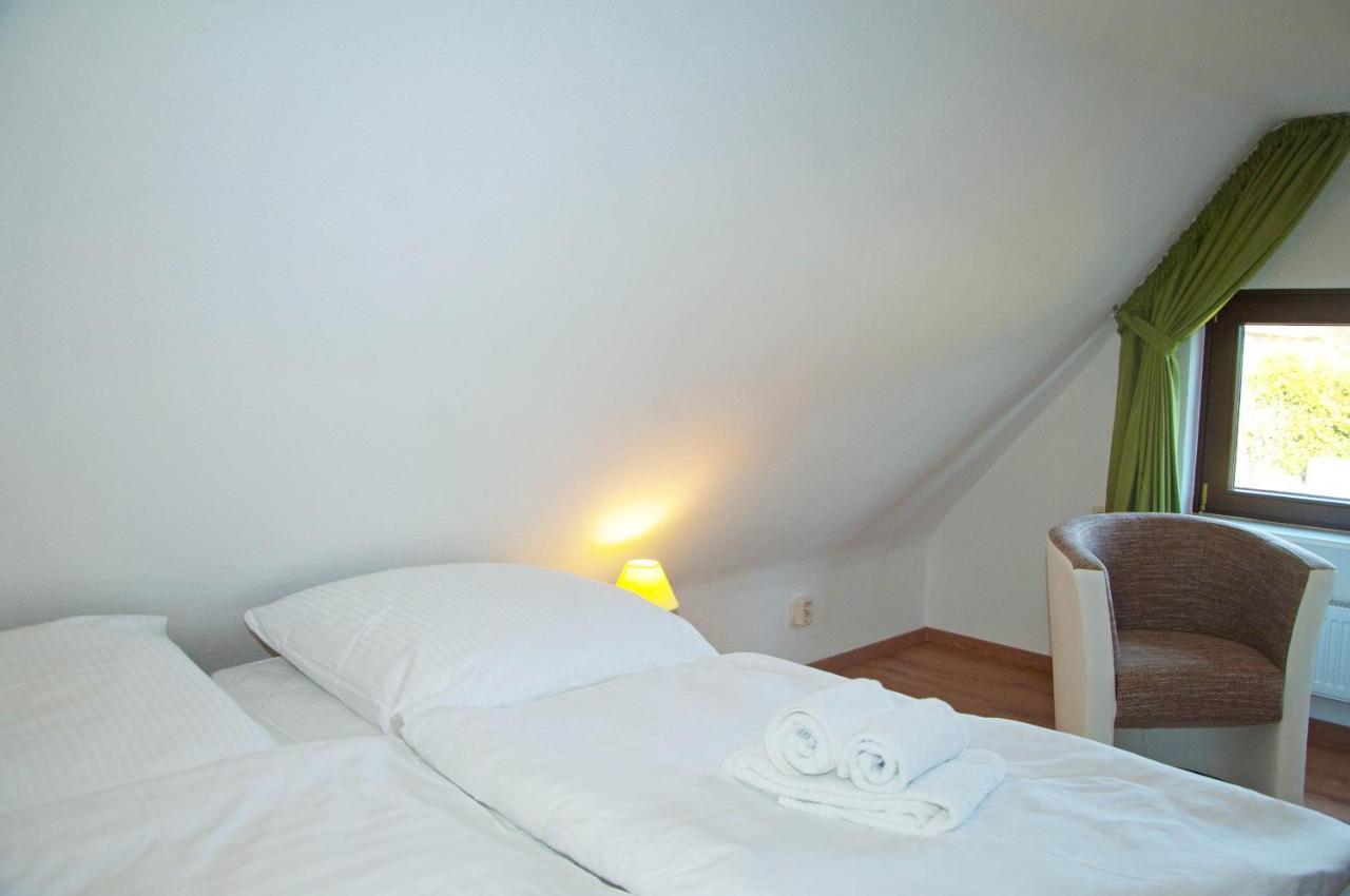 Wg Bernstein - Reetdachhaus - Ruhe Und Seeblick Sellin  Exterior foto