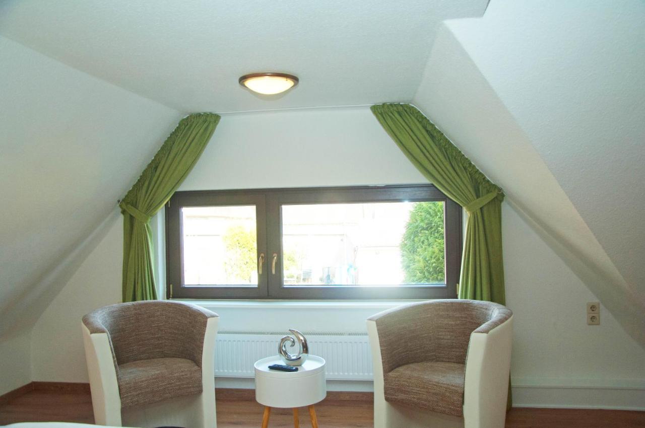 Wg Bernstein - Reetdachhaus - Ruhe Und Seeblick Sellin  Exterior foto