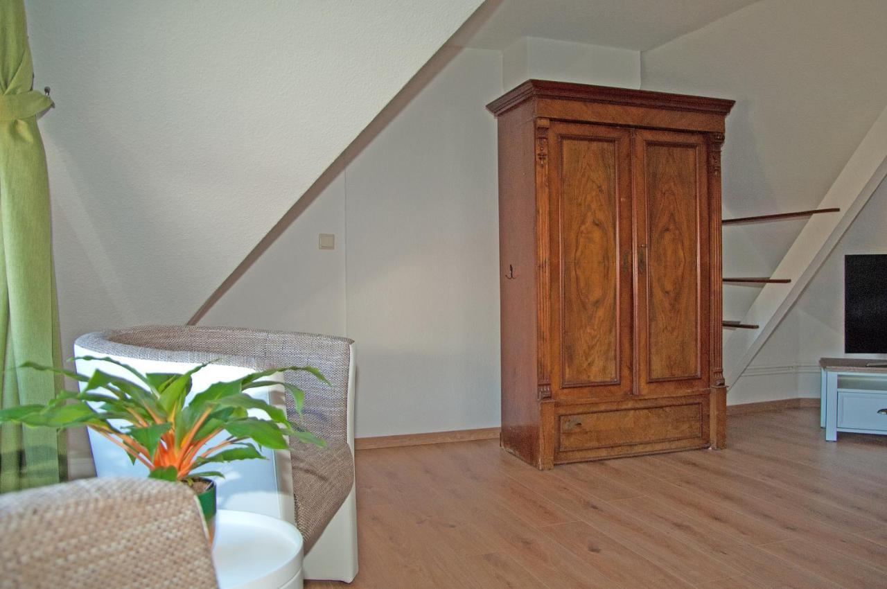 Wg Bernstein - Reetdachhaus - Ruhe Und Seeblick Sellin  Exterior foto